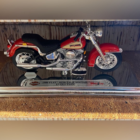 Harley-Davidson Motorcycle Model Set - Picture 9 of 11